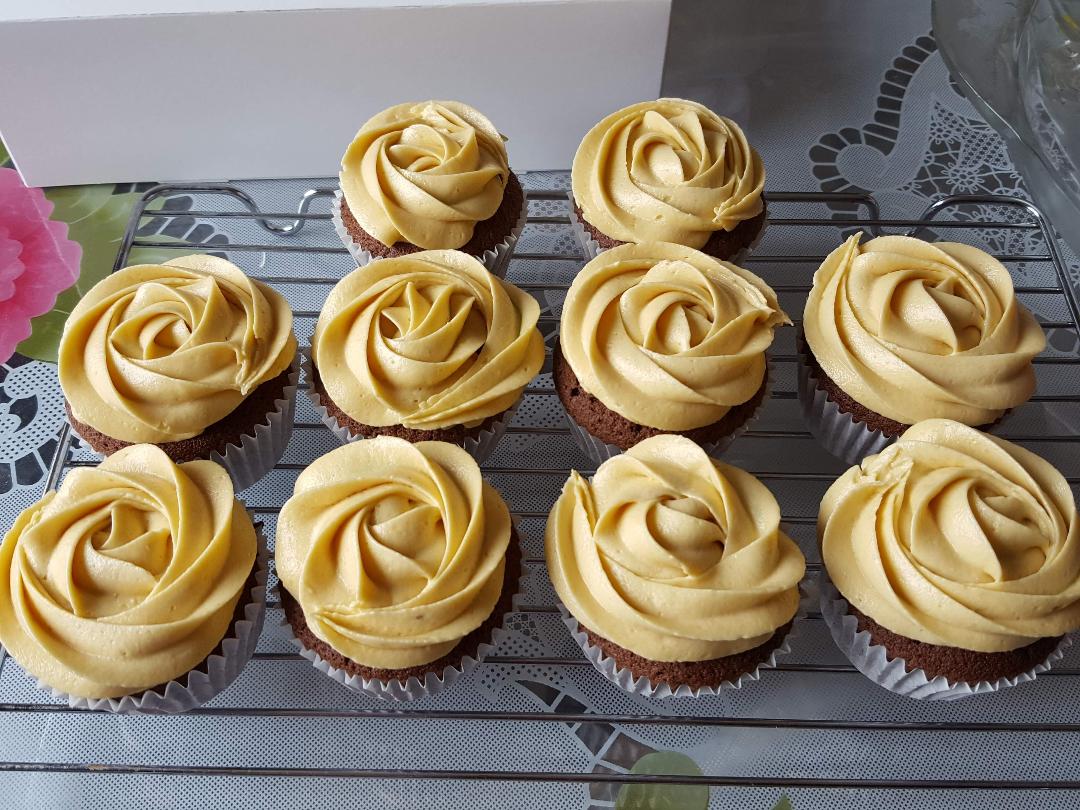 saltedcaramelcupcakes.jpg